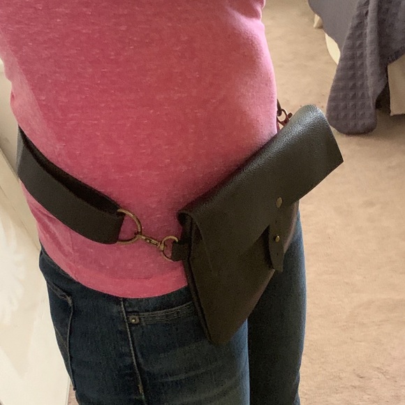 DSW Handbags - DSW Faux leather fashion fanny pack